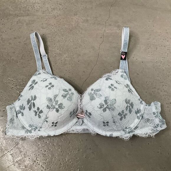 Victoria’s Secret Push Up Lace Bralette - Picture 1 of 3